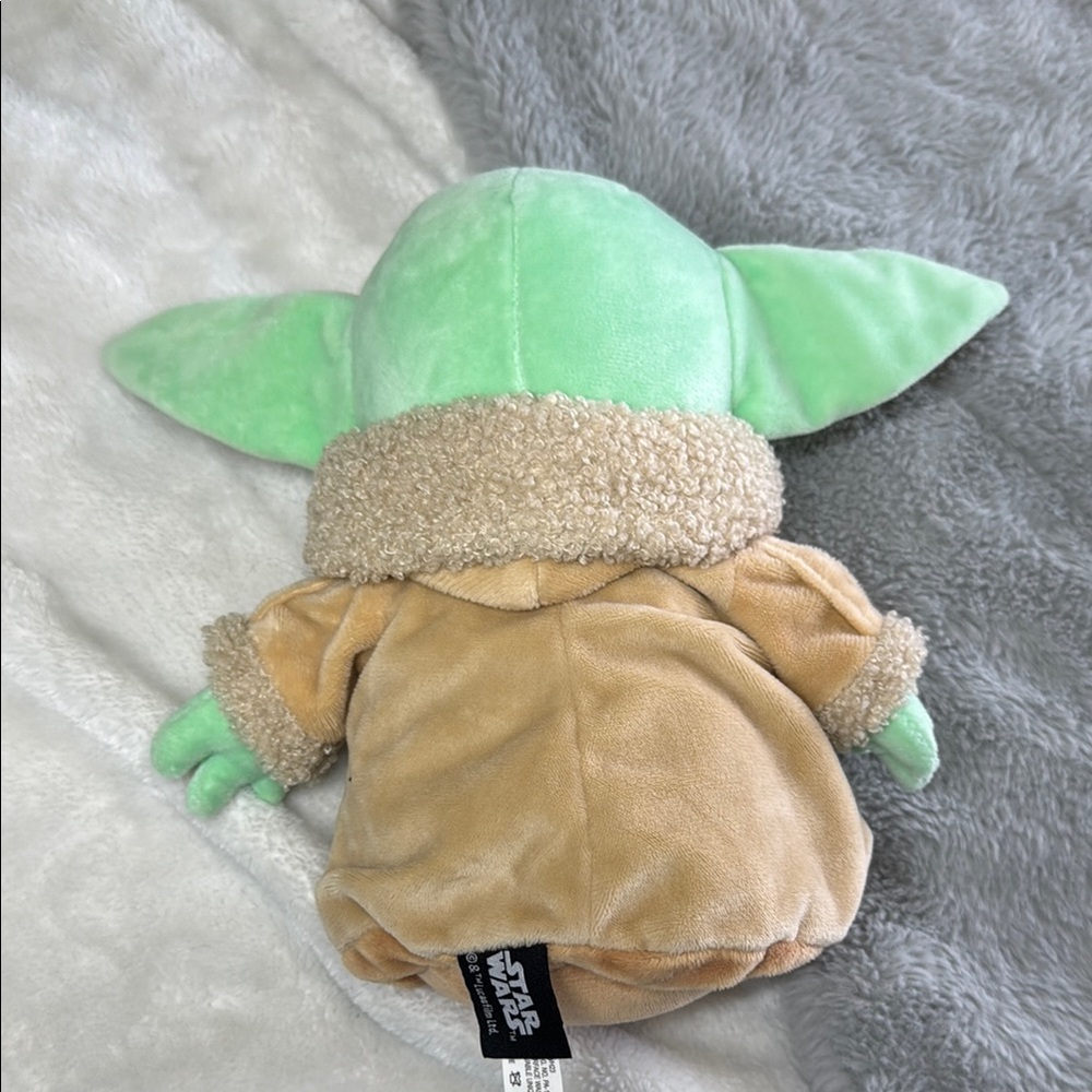 Baby Yoda Mandalorian Plushy - Picture 2 of 3